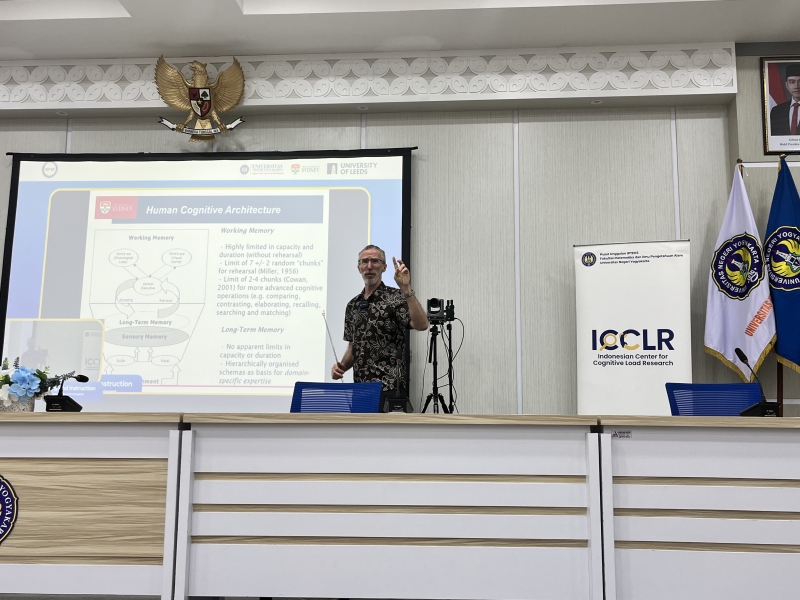 Pemaparan Assoc. Prof. Paul Ginns