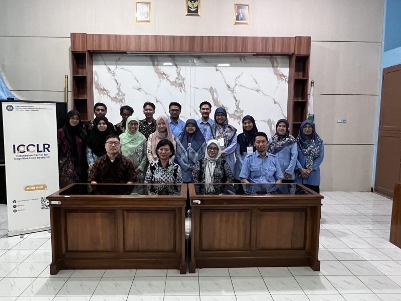 Foto Bersama Tim PKM dan Guru