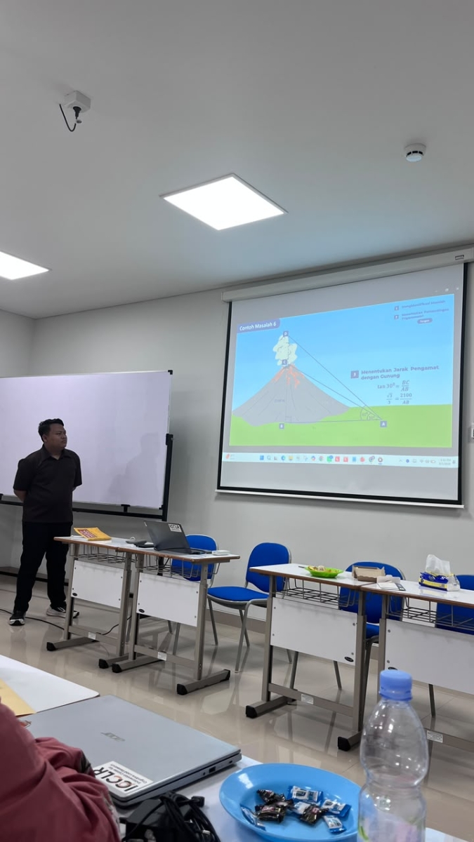 Suasana kegiatan pertemuan lanjutan Workshop Multimedia ICCLR