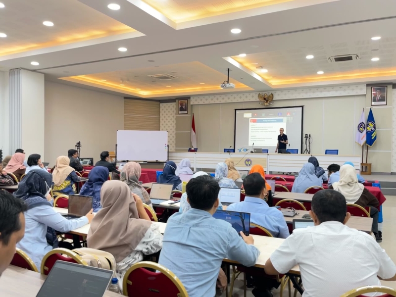 Suasana Sesi 2 Kuliah Umum bersama Assoc. Prof. Paul Ginns